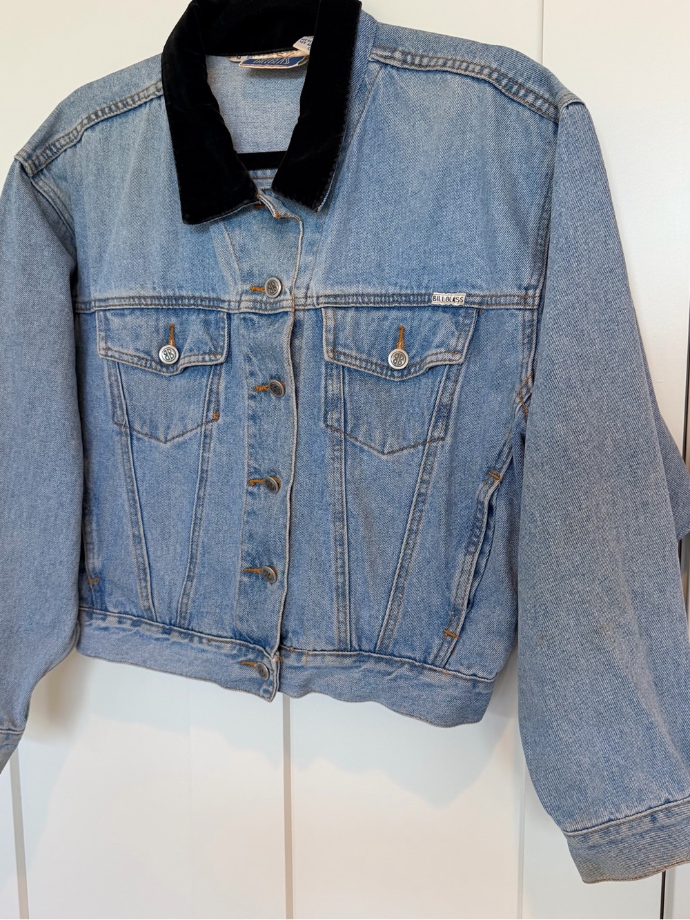 bill blass Light Blue Denim Jacket with Black Velvet Collar Label Detail - Picture 2 of 10